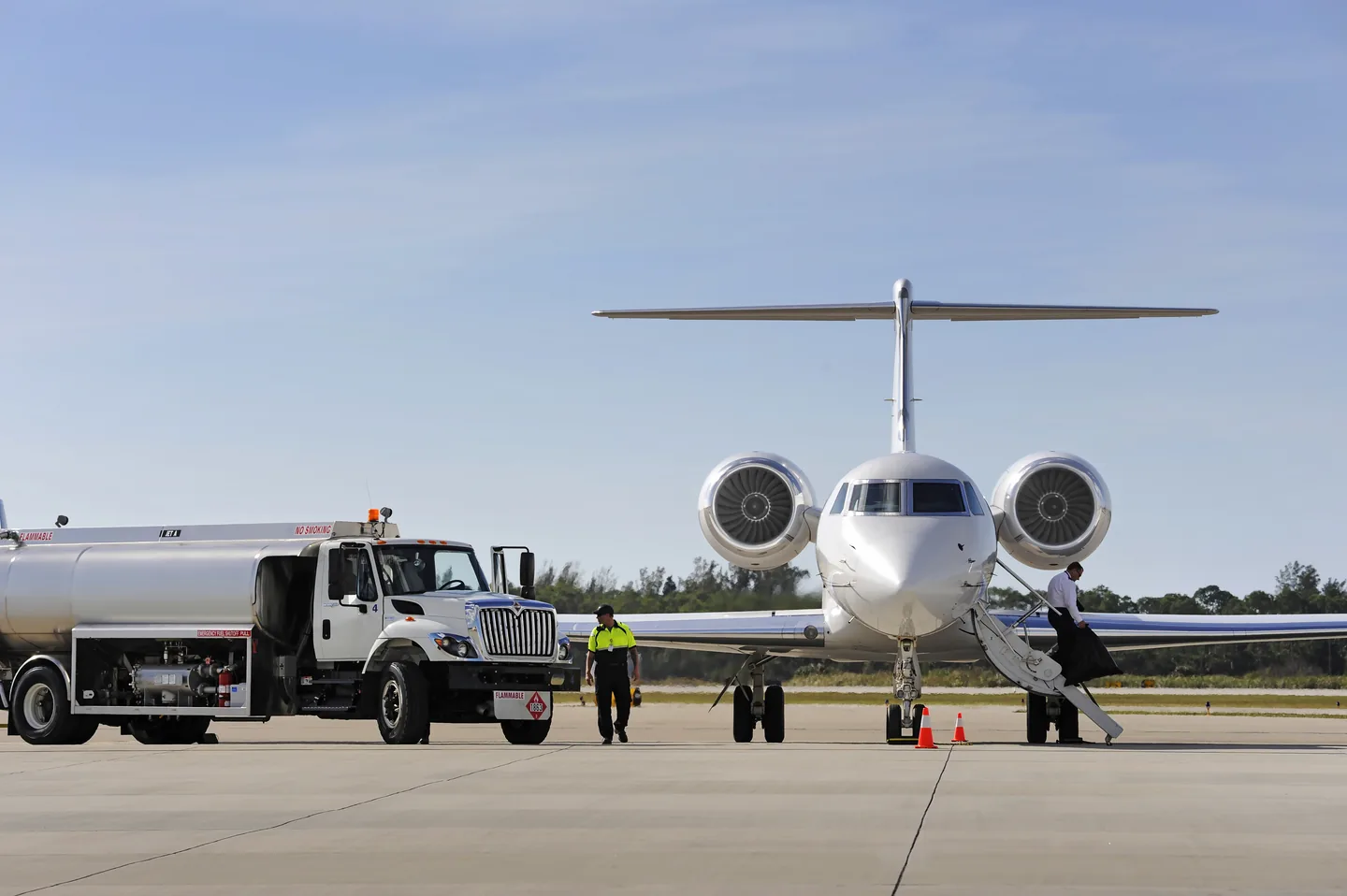 Refueling jet